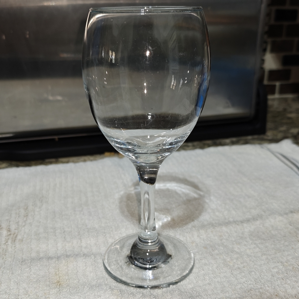 Small Single Wine Glass - Picture 1 of 2